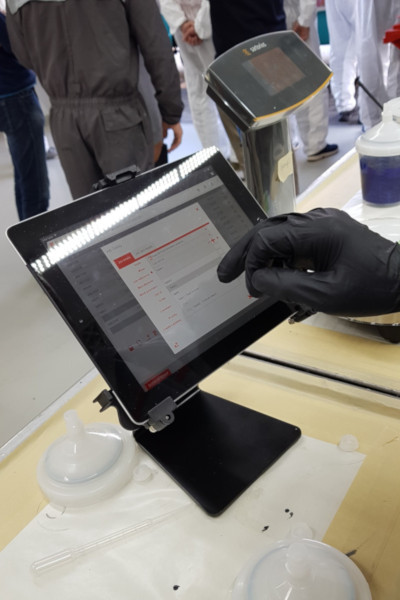 Recept og farve søgningen sker med ChromaConnect – en avanceret digital trådløs farvestyringsløsning.