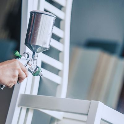 Tr&#230; og industri lakering hos lakgruppen