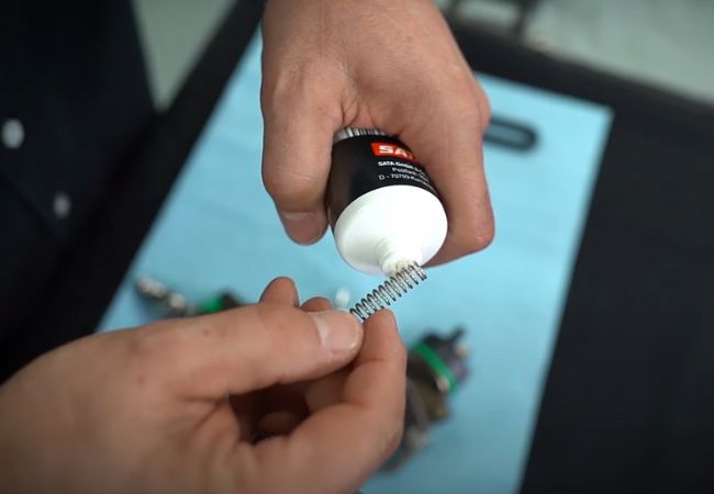 Sådan smører du en SATA sprøjtepistol